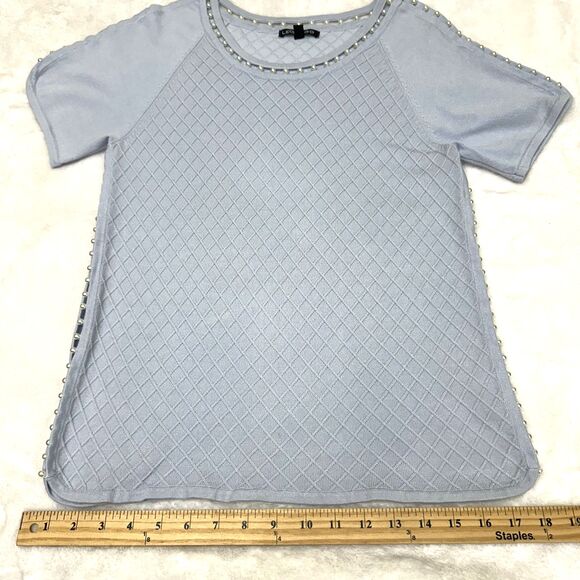 Leo & Ugo Women's Light Blue Textured Short Sleeve Pearl Neckline Sweater Sz M - Picture 12 of 16